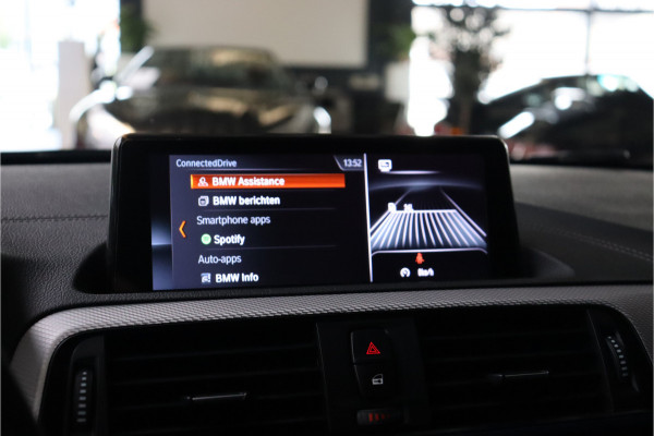 BMW 1-serie M140i High Executive **Sp.leder/Carplay/Alcantara stuur/BMW-Led**