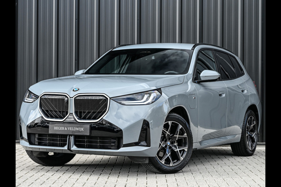 BMW X3 30e xDrive M Sport | Iconic glow grill | 360 Camera | Active cruise | Comfort access | Trekhaak | Ambiance interieur