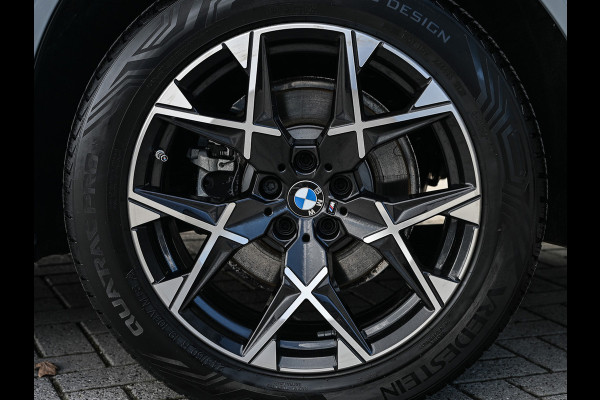 BMW X3 30e xDrive M Sport | Iconic glow grill | 360 Camera | Active cruise | Comfort access | Trekhaak | Ambiance interieur