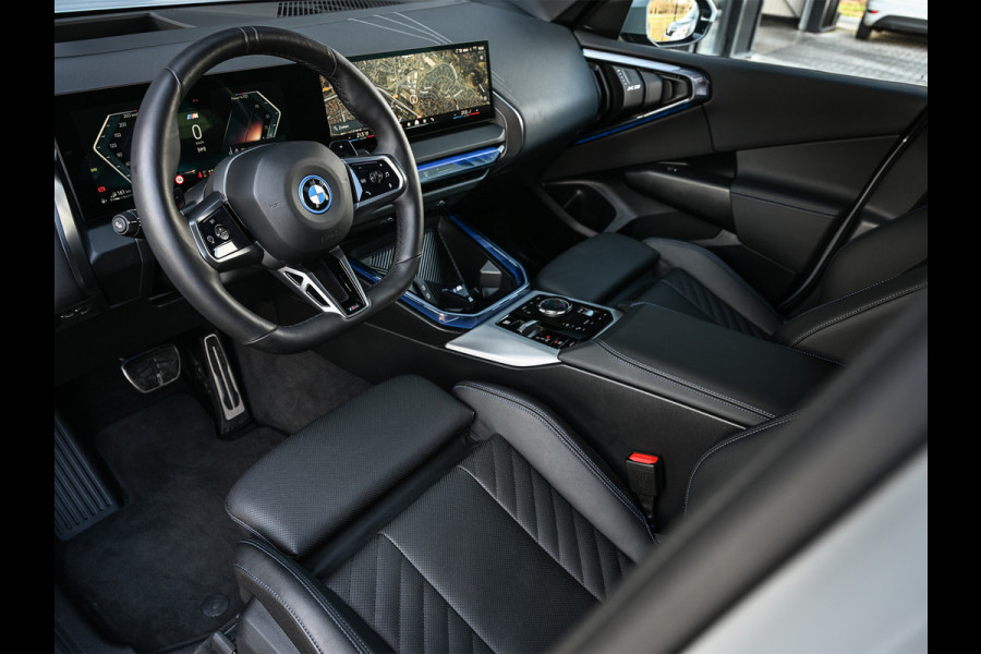 BMW X3 30e xDrive M Sport | Iconic glow grill | 360 Camera | Active cruise | Comfort access | Trekhaak | Ambiance interieur