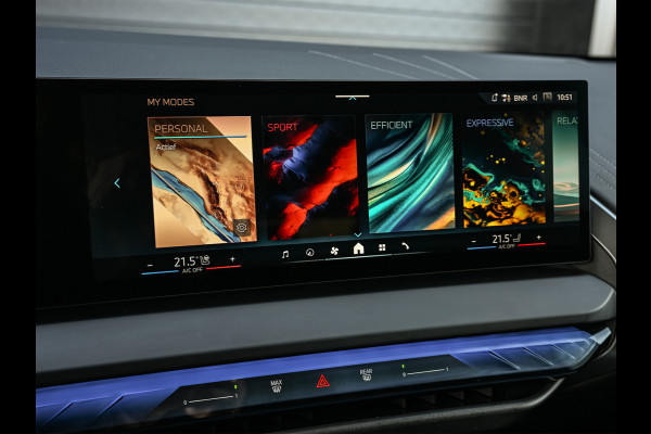 BMW X3 30e xDrive M Sport | Iconic glow grill | 360 Camera | Active cruise | Comfort access | Trekhaak | Ambiance interieur