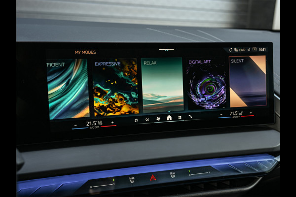 BMW X3 30e xDrive M Sport | Iconic glow grill | 360 Camera | Active cruise | Comfort access | Trekhaak | Ambiance interieur