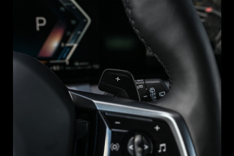 BMW X3 30e xDrive M Sport | Iconic glow grill | 360 Camera | Active cruise | Comfort access | Trekhaak | Ambiance interieur