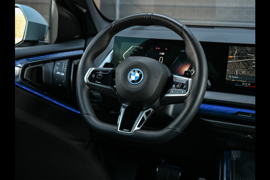 BMW X3 30e xDrive M Sport | Iconic glow grill | 360 Camera | Active cruise | Comfort access | Trekhaak | Ambiance interieur