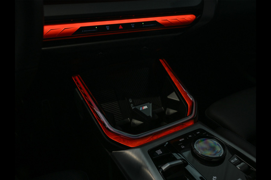 BMW X3 30e xDrive M Sport | Iconic glow grill | 360 Camera | Active cruise | Comfort access | Trekhaak | Ambiance interieur