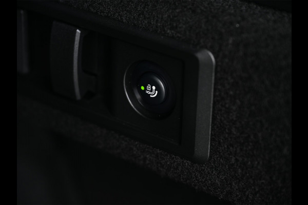 BMW X3 30e xDrive M Sport | Iconic glow grill | 360 Camera | Active cruise | Comfort access | Trekhaak | Ambiance interieur