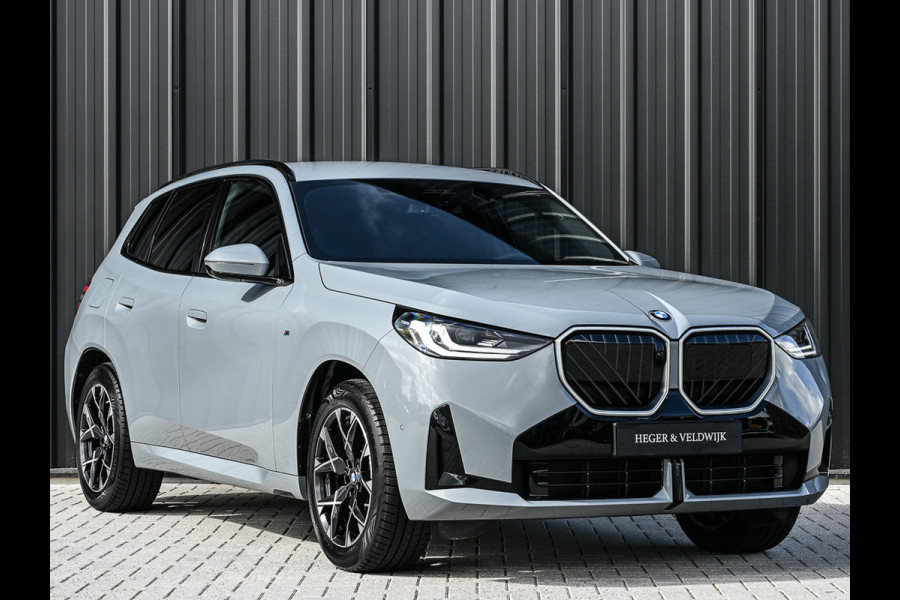 BMW X3 30e xDrive M Sport | Iconic glow grill | 360 Camera | Active cruise | Comfort access | Trekhaak | Ambiance interieur