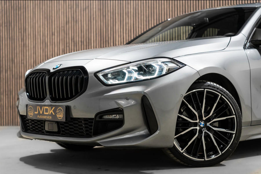 BMW 1-serie 118i M-Sport Pano HUD HK Muziek Kuipstoelen BTW