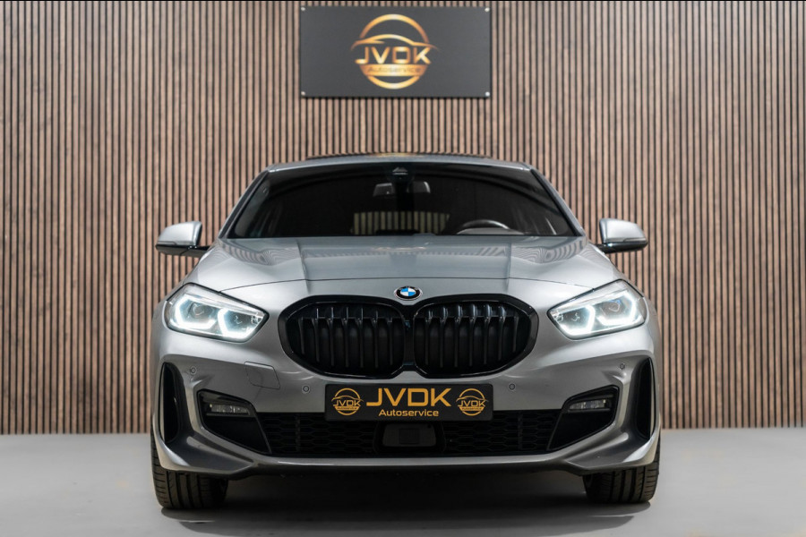 BMW 1-serie 118i M-Sport Pano HUD HK Muziek Kuipstoelen BTW