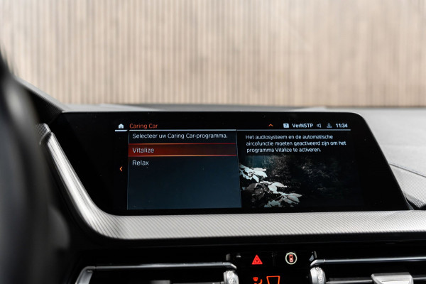 BMW 1-serie 118i M-Sport Pano HUD HK Muziek Kuipstoelen BTW