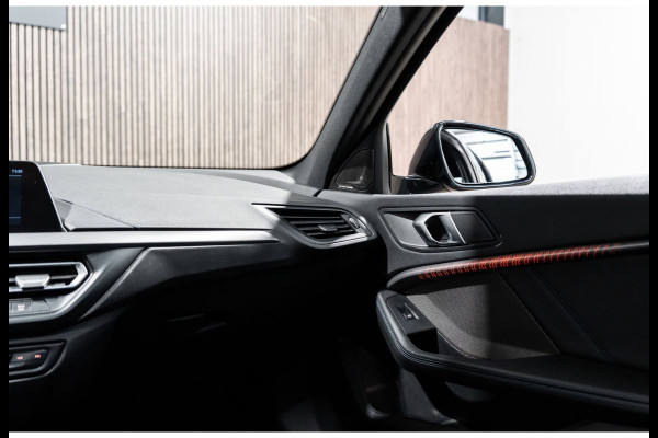 BMW 1-serie 118i M-Sport Pano HUD HK Muziek Kuipstoelen BTW
