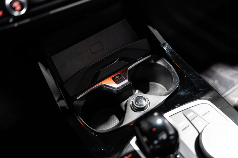 BMW 1-serie 118i M-Sport Pano HUD HK Muziek Kuipstoelen BTW