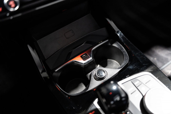 BMW 1-serie 118i M-Sport Pano HUD HK Muziek Kuipstoelen BTW