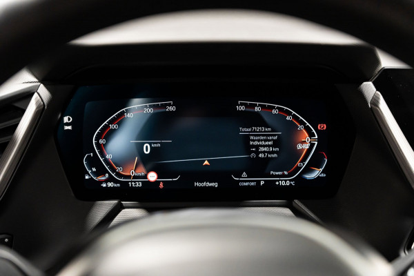 BMW 1-serie 118i M-Sport Pano HUD HK Muziek Kuipstoelen BTW