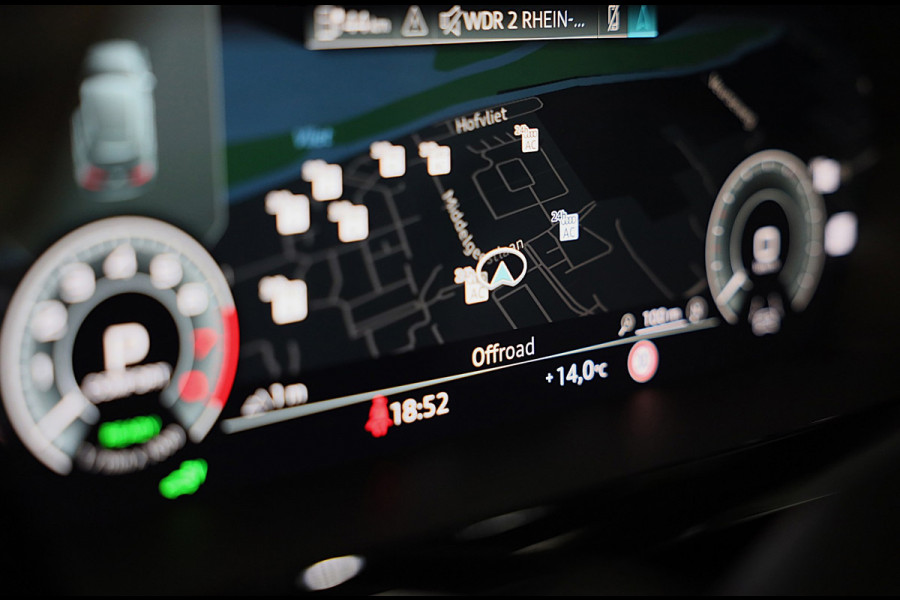 Audi A3 Sportback 45 TFSI e RS3 Look / 245 PK / RS Zetels / B & O / Leder / Head Up / Open Pano / Matrix / Virtual Cockpit / Pdc