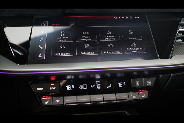 Audi A3 Sportback 45 TFSI e RS3 Look / 245 PK / RS Zetels / B & O / Leder / Head Up / Open Pano / Matrix / Virtual Cockpit / Pdc
