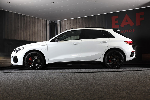 Audi A3 Sportback 45 TFSI e RS3 Look / 245 PK / RS Zetels / B & O / Leder / Head Up / Open Pano / Matrix / Virtual Cockpit / Pdc