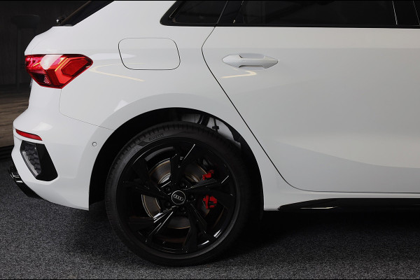 Audi A3 Sportback 45 TFSI e RS3 Look / 245 PK / RS Zetels / B & O / Leder / Head Up / Open Pano / Matrix / Virtual Cockpit / Pdc
