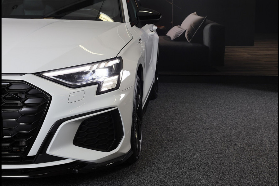 Audi A3 Sportback 45 TFSI e RS3 Look / 245 PK / RS Zetels / B & O / Leder / Head Up / Open Pano / Matrix / Virtual Cockpit / Pdc