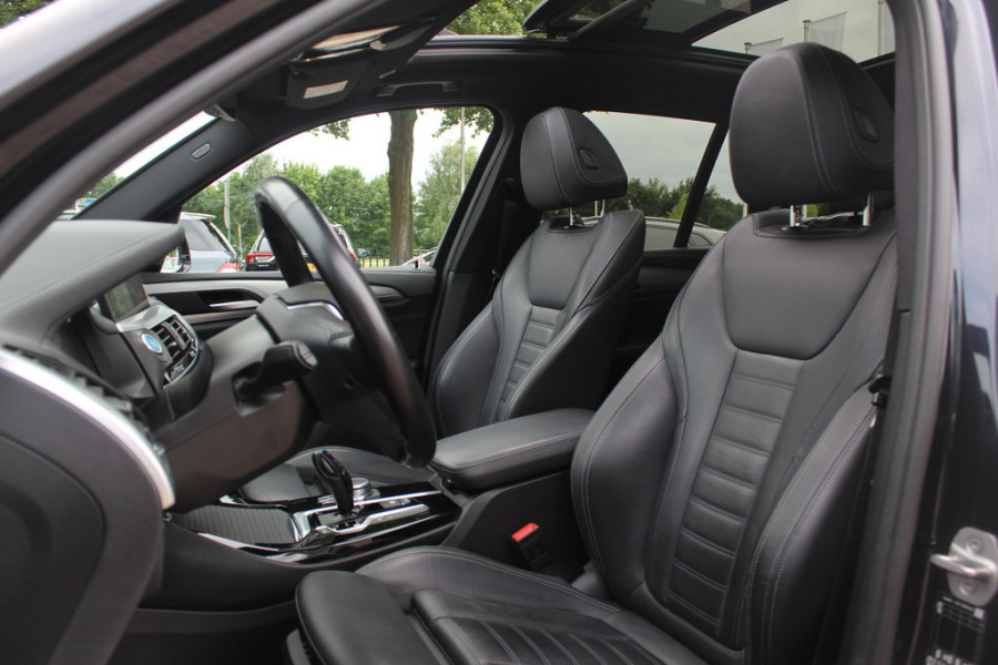 BMW iX3 High Executive 80 kWh / SoH 95,5% / Trekhaak / Panoramadak / Camera / Head-up / 20'' / Leder / Harman Kardon / Navigatie / Memory seats / Dodehoek / DAB / Stoelverwarming / Cruise Control Adaptief