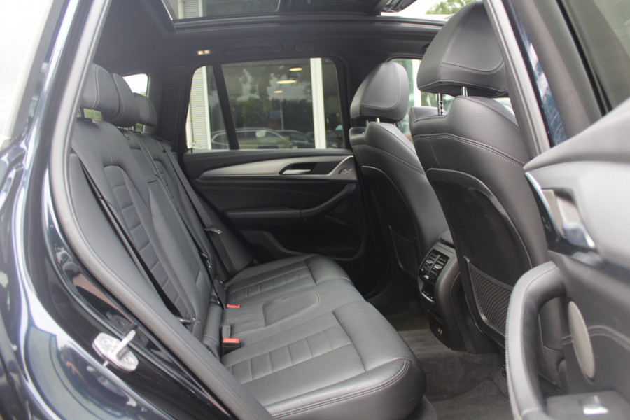 BMW iX3 High Executive 80 kWh / SoH 95,5% / Trekhaak / Panoramadak / Camera / Head-up / 20'' / Leder / Harman Kardon / Navigatie / Memory seats / Dodehoek / DAB / Stoelverwarming / Cruise Control Adaptief
