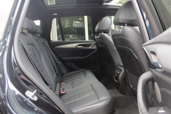BMW iX3 High Executive 80 kWh / SoH 95,5% / Trekhaak / Panoramadak / Camera / Head-up / 20'' / Leder / Harman Kardon / Navigatie / Memory seats / Dodehoek / DAB / Stoelverwarming / Cruise Control Adaptief