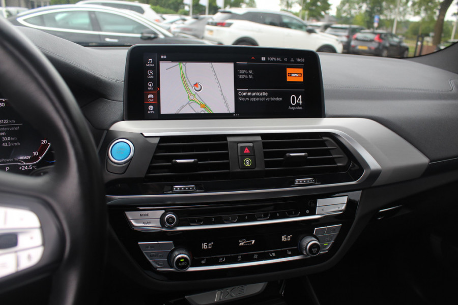 BMW iX3 High Executive 80 kWh / SoH 95,5% / Trekhaak / Panoramadak / Camera / Head-up / 20'' / Leder / Harman Kardon / Navigatie / Memory seats / Dodehoek / DAB / Stoelverwarming / Cruise Control Adaptief