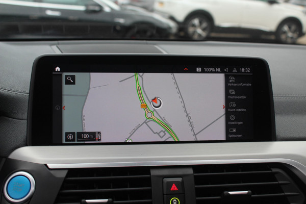 BMW iX3 High Executive 80 kWh / SoH 95,5% / Trekhaak / Panoramadak / Camera / Head-up / 20'' / Leder / Harman Kardon / Navigatie / Memory seats / Dodehoek / DAB / Stoelverwarming / Cruise Control Adaptief