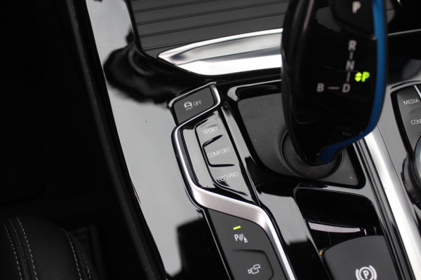 BMW iX3 High Executive 80 kWh / SoH 95,5% / Trekhaak / Panoramadak / Camera / Head-up / 20'' / Leder / Harman Kardon / Navigatie / Memory seats / Dodehoek / DAB / Stoelverwarming / Cruise Control Adaptief