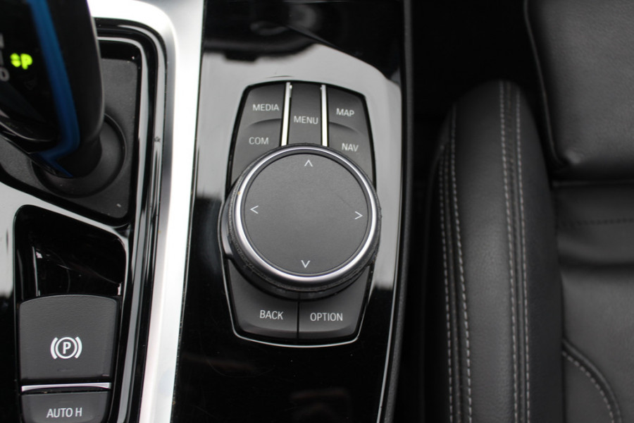 BMW iX3 High Executive 80 kWh / SoH 95,5% / Trekhaak / Panoramadak / Camera / Head-up / 20'' / Leder / Harman Kardon / Navigatie / Memory seats / Dodehoek / DAB / Stoelverwarming / Cruise Control Adaptief