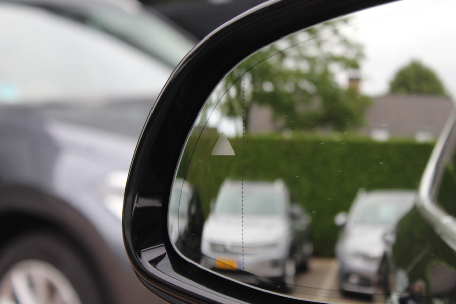 BMW iX3 High Executive 80 kWh / SoH 95,5% / Trekhaak / Panoramadak / Camera / Head-up / 20'' / Leder / Harman Kardon / Navigatie / Memory seats / Dodehoek / DAB / Stoelverwarming / Cruise Control Adaptief