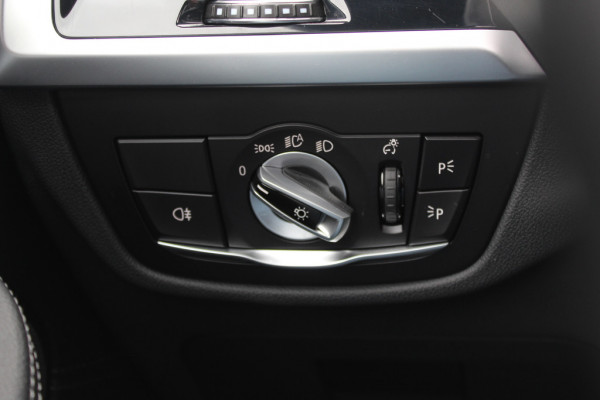 BMW iX3 High Executive 80 kWh / SoH 95,5% / Trekhaak / Panoramadak / Camera / Head-up / 20'' / Leder / Harman Kardon / Navigatie / Memory seats / Dodehoek / DAB / Stoelverwarming / Cruise Control Adaptief