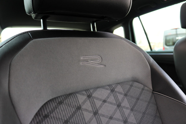 Volkswagen Tiguan 1.5 TSI R-Line Business+ Panodak Virtual cockpit Xenon Navi T-haak Bj:2022