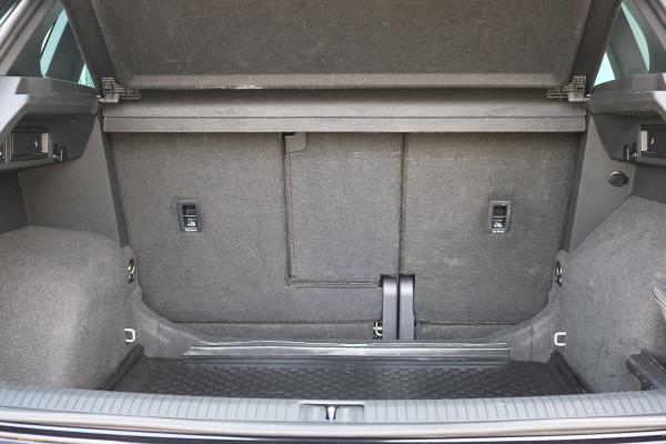 Volkswagen Tiguan 1.5 TSI R-Line Business+ Panodak Virtual cockpit Xenon Navi T-haak Bj:2022