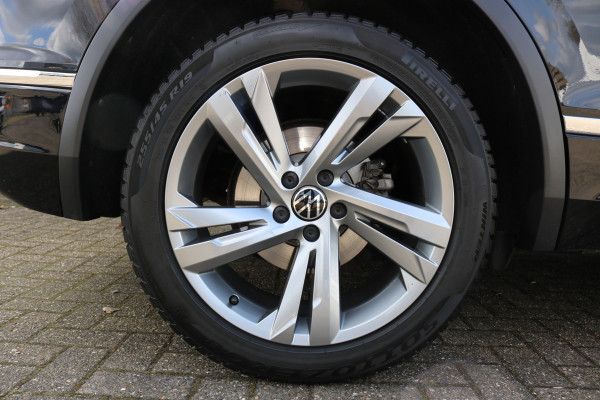 Volkswagen Tiguan 1.5 TSI R-Line Business+ Panodak Virtual cockpit Xenon Navi T-haak Bj:2022