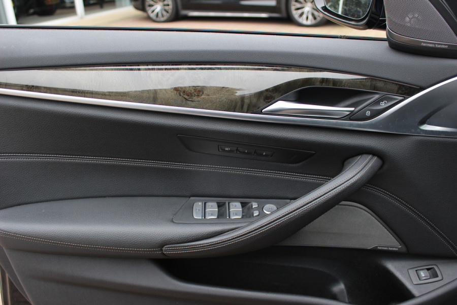 BMW 5 Serie Touring 540i xDrive High Exe. M Sport / Trekhaak / Panoramadak / 360Camera / Head-up / Leder / 19'' / Harman Kardon / CarPlay / Stoelventilatie / Stuur+Stoelverwarming / 4zone / Dodehoek / DAB / ACC