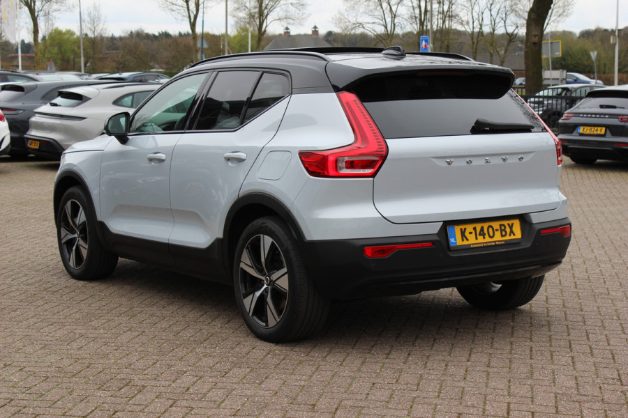Volvo XC40 Recharge P8 AWD R-Design / SoH 92,1% / Trekhaak / Panoramadak / Camera / Keyless / Harman Kardon / 19'' / Half leder / Stuur+Stoelverwarming / DAB / Dodehoek / ACC