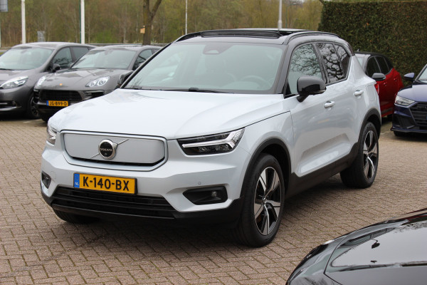 Volvo XC40 Recharge P8 AWD R-Design / SoH 92,1% / Trekhaak / Panoramadak / Camera / Keyless / Harman Kardon / 19'' / Half leder / Stuur+Stoelverwarming / DAB / Dodehoek / ACC
