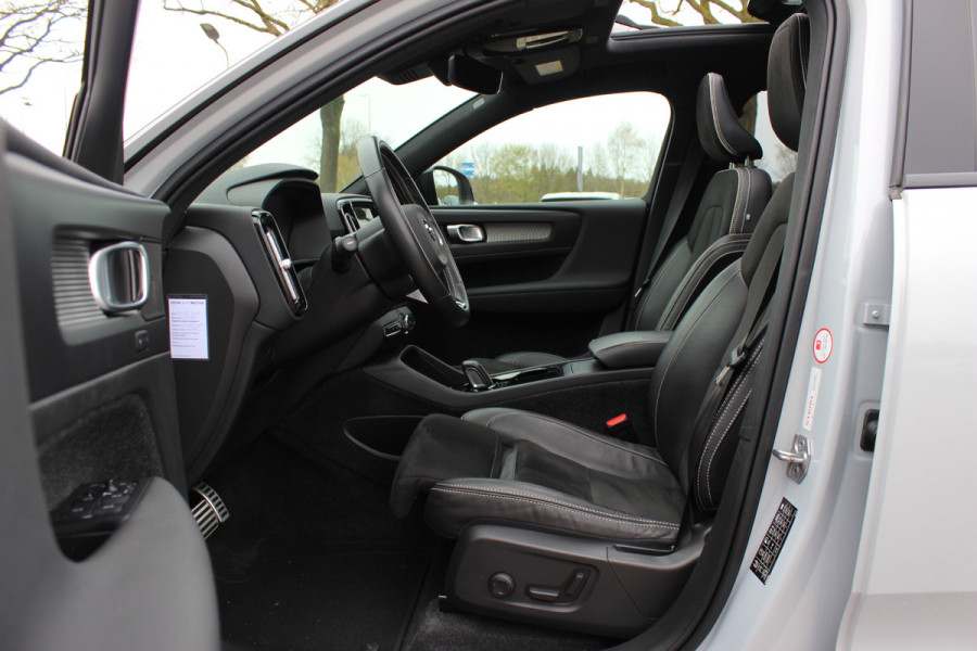 Volvo XC40 Recharge P8 AWD R-Design / SoH 92,1% / Trekhaak / Panoramadak / Camera / Keyless / Harman Kardon / 19'' / Half leder / Stuur+Stoelverwarming / DAB / Dodehoek / ACC