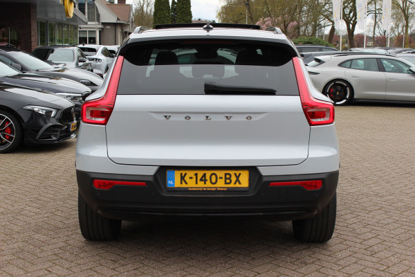 Volvo XC40 Recharge P8 AWD R-Design / SoH 92,1% / Trekhaak / Panoramadak / Camera / Keyless / Harman Kardon / 19'' / Half leder / Stuur+Stoelverwarming / DAB / Dodehoek / ACC