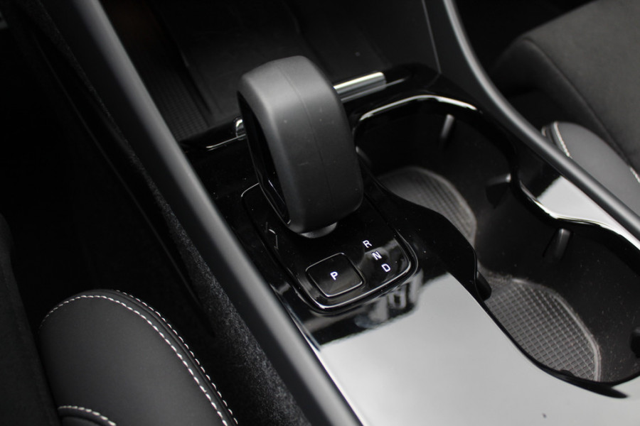 Volvo XC40 Recharge P8 AWD R-Design / SoH 92,1% / Trekhaak / Panoramadak / Camera / Keyless / Harman Kardon / 19'' / Half leder / Stuur+Stoelverwarming / DAB / Dodehoek / ACC