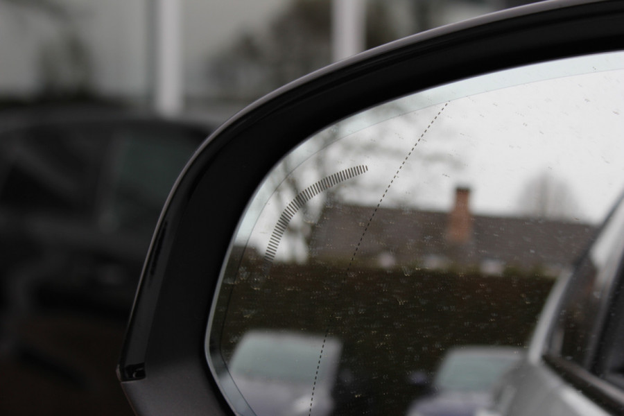 Volvo XC40 Recharge P8 AWD R-Design / SoH 92,1% / Trekhaak / Panoramadak / Camera / Keyless / Harman Kardon / 19'' / Half leder / Stuur+Stoelverwarming / DAB / Dodehoek / ACC