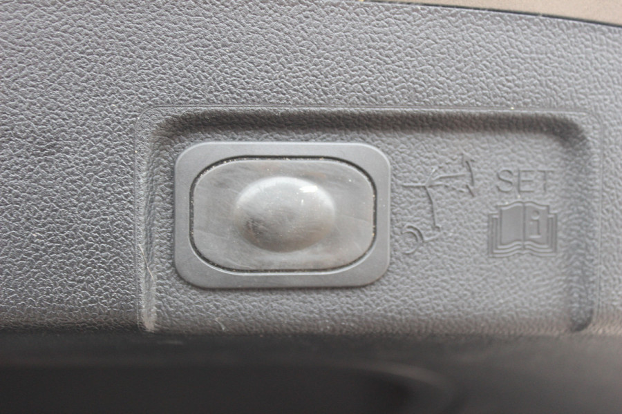 Ford Puma 1.0 EcoBoost Hybrid ST-Line X Vignale 155pk / NL Auto! / Full option! / Trekhaak / Panoramadak / Camera / Leder / CarPlay / B&O / 18'' / Keyless / Stuur+Stoelverwarming / Dodehoek / DAB / Verwarmde voorruit / ACC