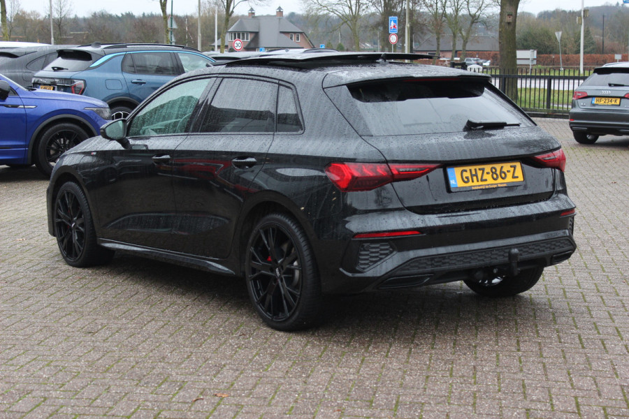 Audi A3 Sportback 45 TFSI e S edition Competition / Trekhaak / Panoramadak / CarPlay / Matrix LED / Keyless / Parkeerhulp V+A / 18'' / Half leder / Navigatie / DAB / Dodehoek / Stoelverwarming / ACC