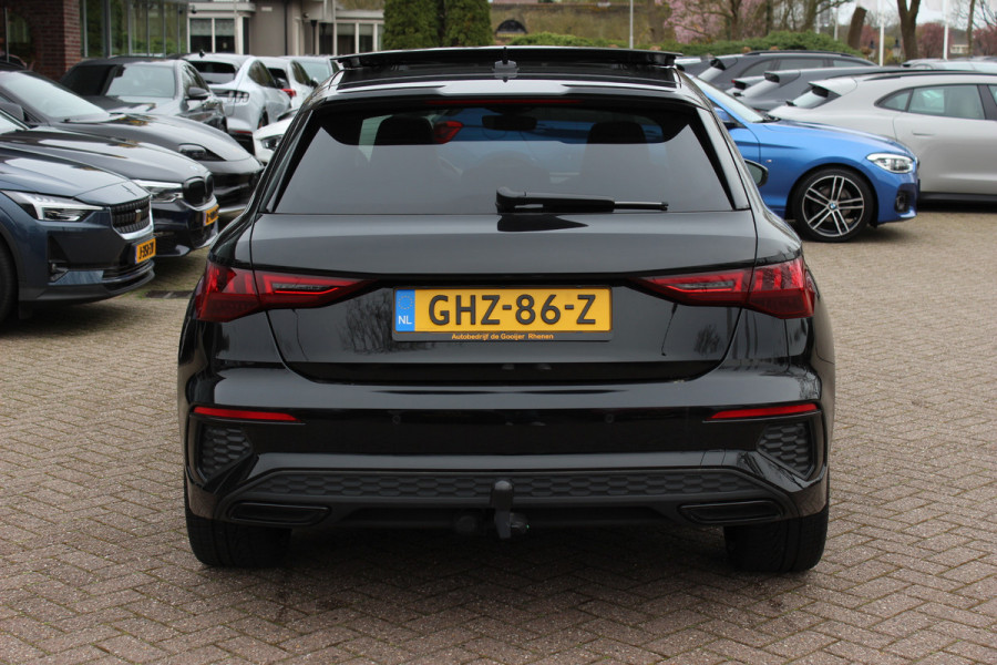 Audi A3 Sportback 45 TFSI e S edition Competition / Trekhaak / Panoramadak / CarPlay / Matrix LED / Keyless / Parkeerhulp V+A / 18'' / Half leder / Navigatie / DAB / Dodehoek / Stoelverwarming / ACC
