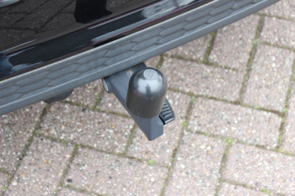 Audi A3 Sportback 45 TFSI e S edition Competition / Trekhaak / Panoramadak / CarPlay / Matrix LED / Keyless / Parkeerhulp V+A / 18'' / Half leder / Navigatie / DAB / Dodehoek / Stoelverwarming / ACC