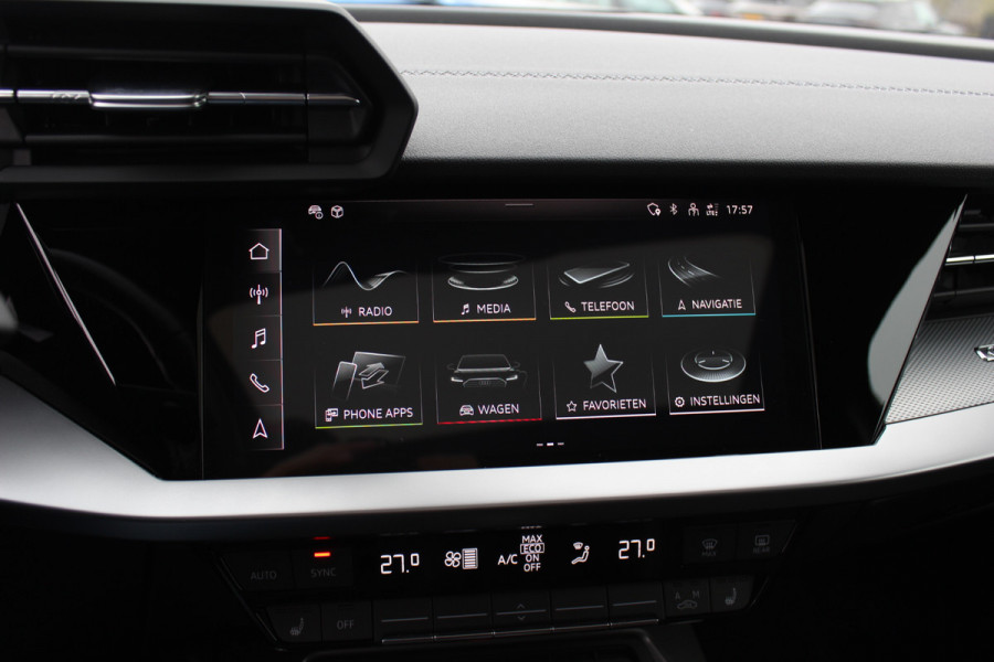 Audi A3 Sportback 45 TFSI e S edition Competition / Trekhaak / Panoramadak / CarPlay / Matrix LED / Keyless / Parkeerhulp V+A / 18'' / Half leder / Navigatie / DAB / Dodehoek / Stoelverwarming / ACC