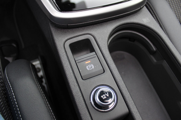 Audi A3 Sportback 45 TFSI e S edition Competition / Trekhaak / Panoramadak / CarPlay / Matrix LED / Keyless / Parkeerhulp V+A / 18'' / Half leder / Navigatie / DAB / Dodehoek / Stoelverwarming / ACC