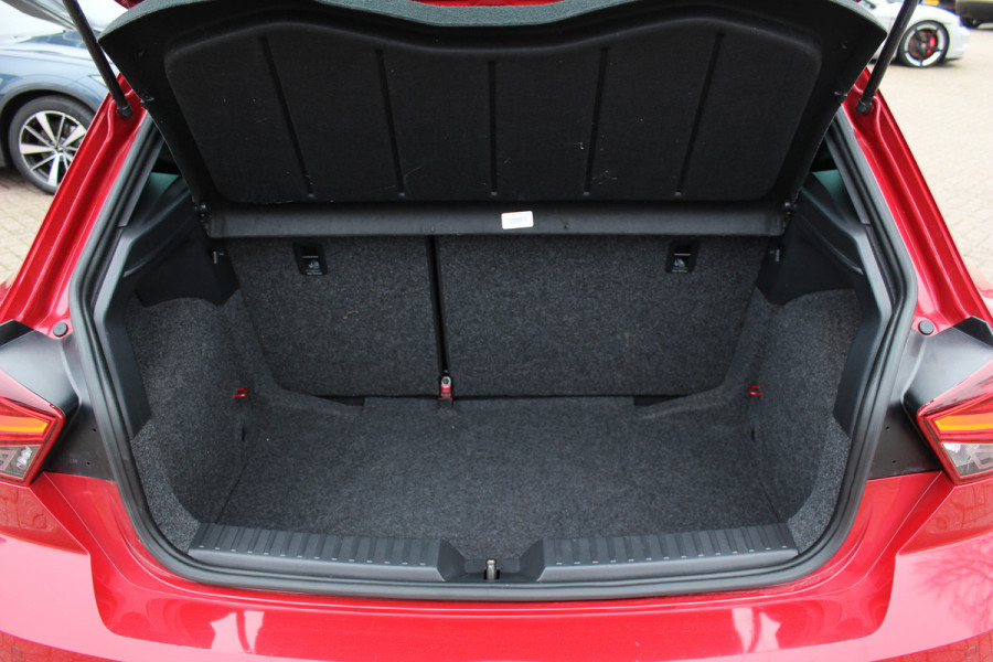 Seat Ibiza 1.0 TSI FR Business Intense / Camera / CarPlay / Keyless / 18'' / DAB / Stoelverwarming / ACC