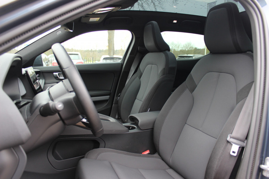 Polestar 2 Long Range Dual Motor Launch Edition 78kWh / SoH 92,9% / Trekhaak / Panoramadak / 360Camera / Luxe Leder / Keyless / 19'' / Stuurverwarming / Navigatie / DAB / ACC / Virtual Cockpit